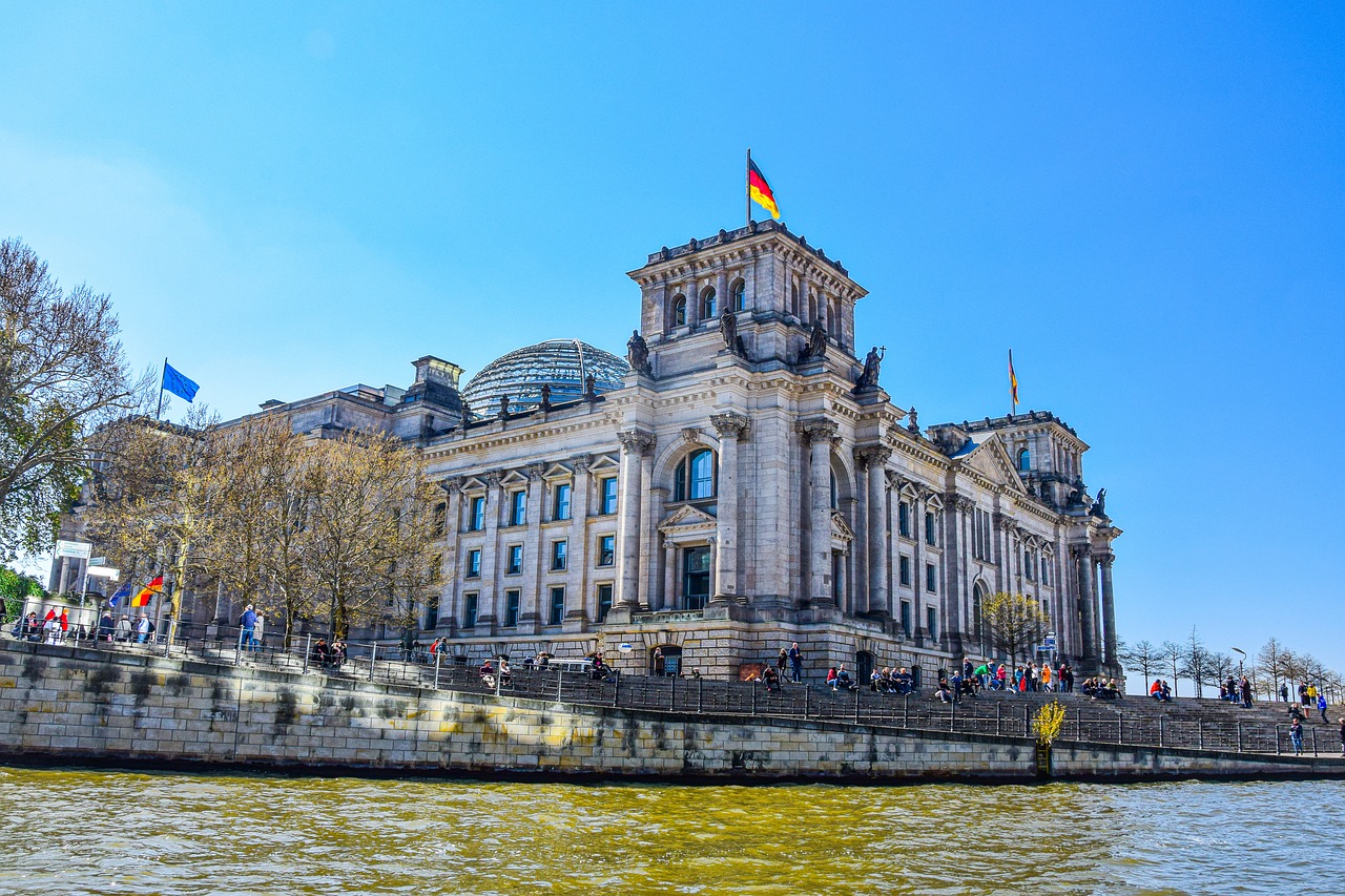 Reichstagsgebäude im Sonnenlicht