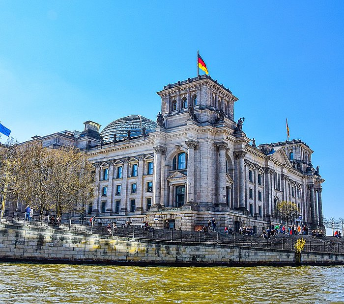 Reichstagsgebäude im Sonnenlicht