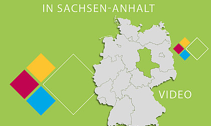 Grafik mit einer Deutschlandkarte, auf der Sachsen-Anhalt hervorgehoben ist, in den Farben des WelcomeCenters Sachsen-Anhalt, mit den Schriftzügen "Willkommen in Sachsen-Anhalt und "Video"